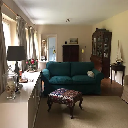 布雷达泰姆奥特住宿加早餐旅馆 *